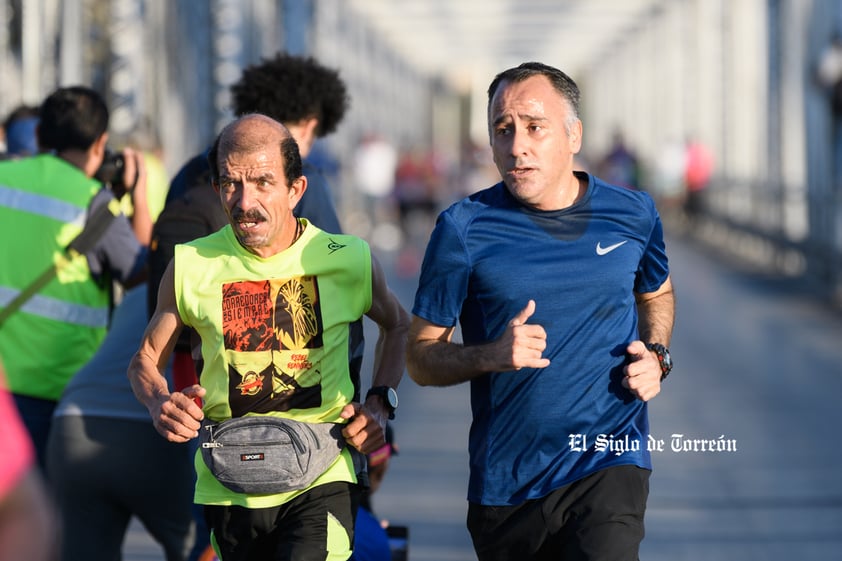 Fotografías del Maratón Lala edición 2022 en el puente plateado que une los estados de Coahuila y Durango