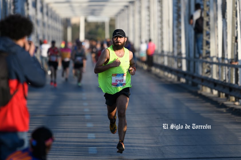 Fotografías del Maratón Lala edición 2022 en el puente plateado que une los estados de Coahuila y Durango