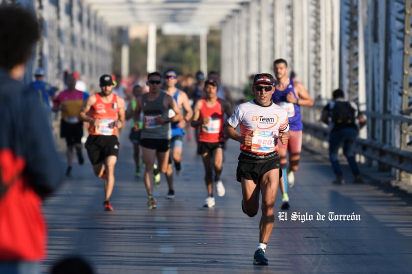 Fotografías del Maratón Lala edición 2022 en el puente plateado que une los estados de Coahuila y Durango