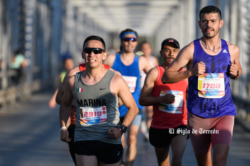 Fotografías del Maratón Lala edición 2022 en el puente plateado que une los estados de Coahuila y Durango