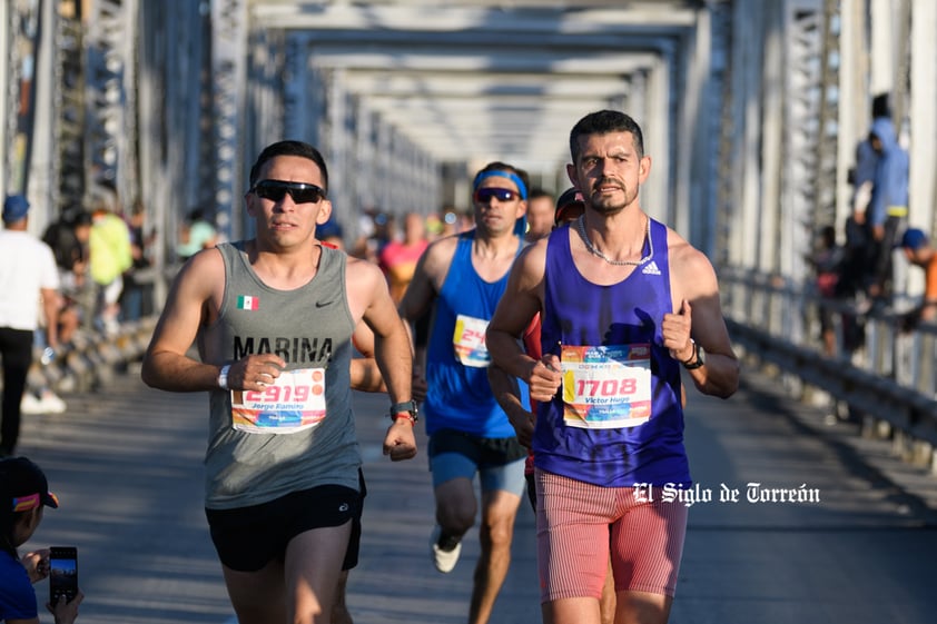 Fotografías del Maratón Lala edición 2022 en el puente plateado que une los estados de Coahuila y Durango