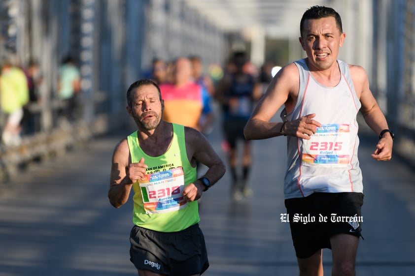 Fotografías del Maratón Lala edición 2022 en el puente plateado que une los estados de Coahuila y Durango