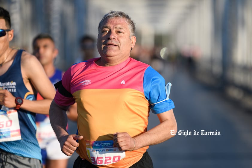 Fotografías del Maratón Lala edición 2022 en el puente plateado que une los estados de Coahuila y Durango