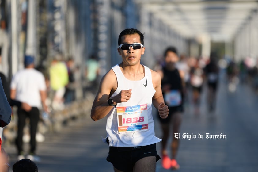 Fotografías del Maratón Lala edición 2022 en el puente plateado que une los estados de Coahuila y Durango