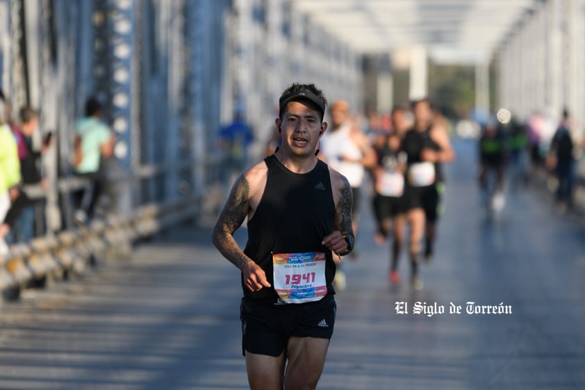 Fotografías del Maratón Lala edición 2022 en el puente plateado que une los estados de Coahuila y Durango