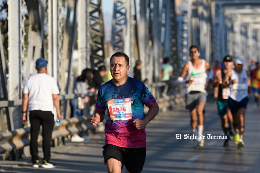 Fotografías del Maratón Lala edición 2022 en el puente plateado que une los estados de Coahuila y Durango