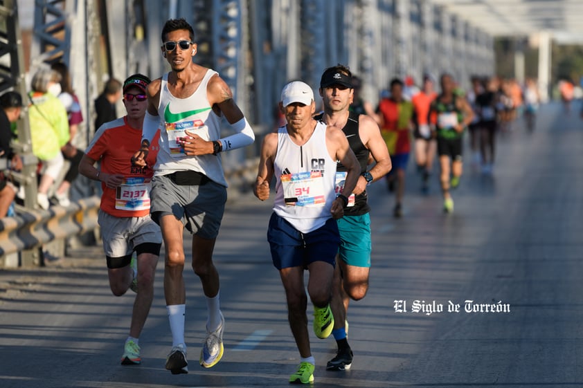 Fotografías del Maratón Lala edición 2022 en el puente plateado que une los estados de Coahuila y Durango