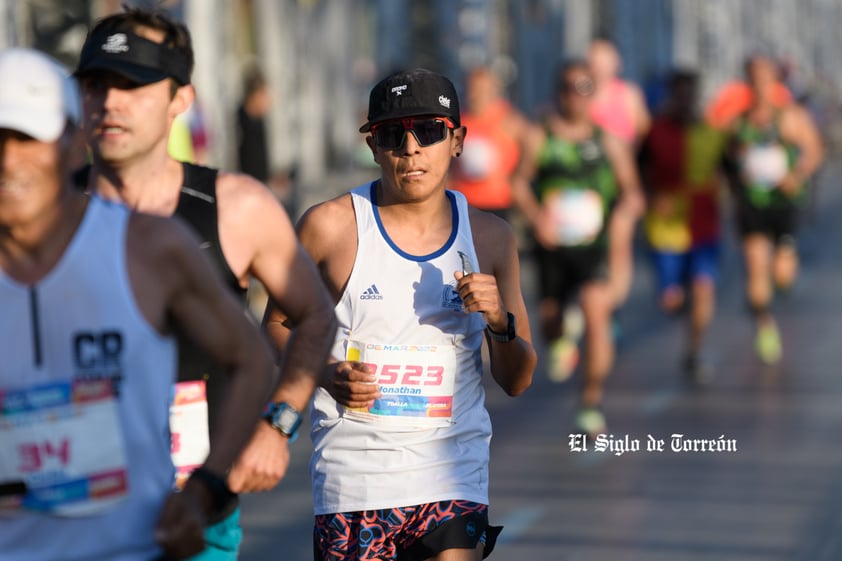 Fotografías del Maratón Lala edición 2022 en el puente plateado que une los estados de Coahuila y Durango