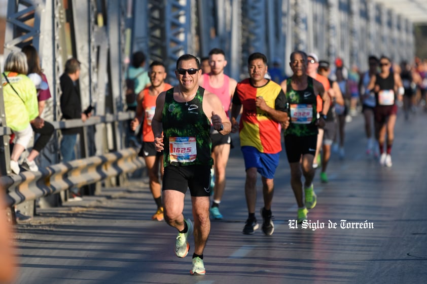 Fotografías del Maratón Lala edición 2022 en el puente plateado que une los estados de Coahuila y Durango