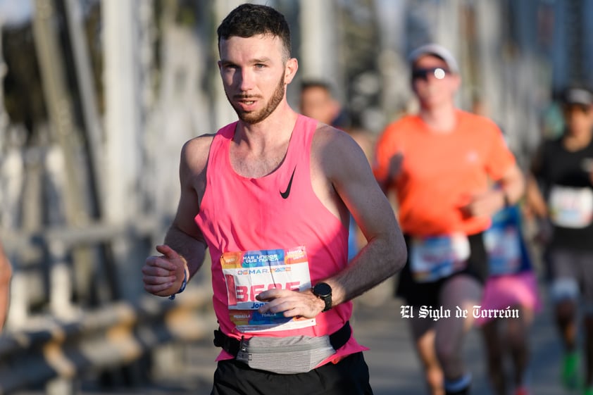 Fotografías del Maratón Lala edición 2022 en el puente plateado que une los estados de Coahuila y Durango