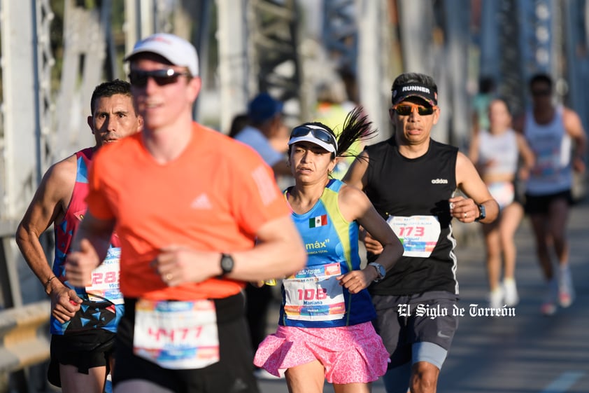 Fotografías del Maratón Lala edición 2022 en el puente plateado que une los estados de Coahuila y Durango