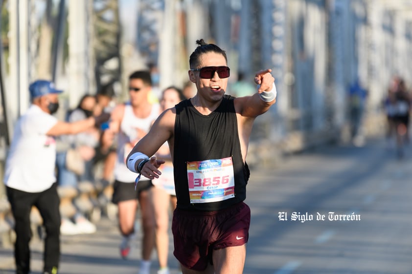 Fotografías del Maratón Lala edición 2022 en el puente plateado que une los estados de Coahuila y Durango