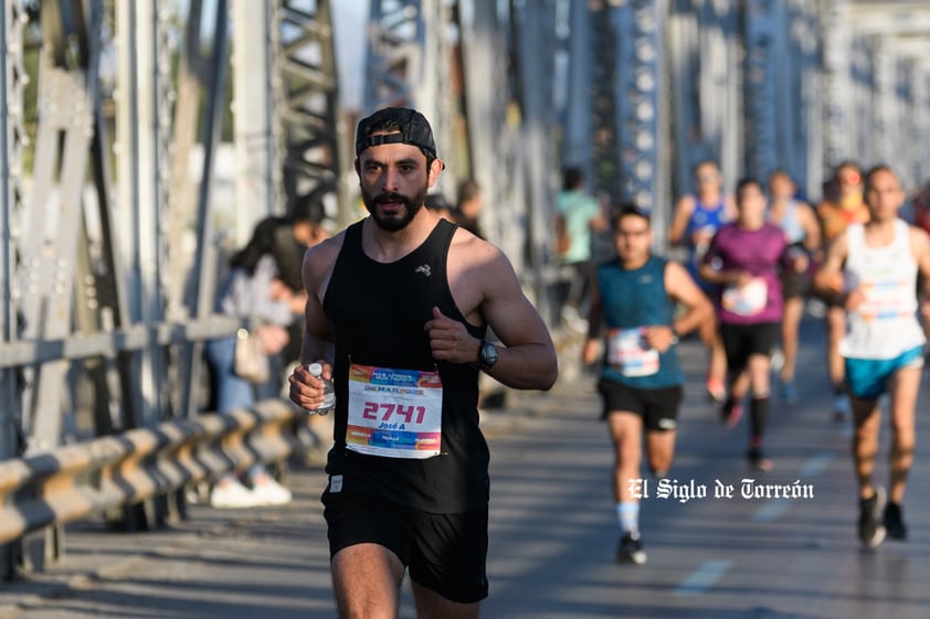 Fotografías del Maratón Lala edición 2022 en el puente plateado que une los estados de Coahuila y Durango