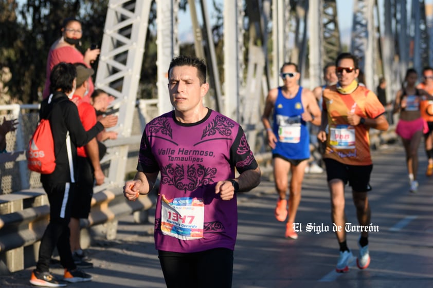 Fotografías del Maratón Lala edición 2022 en el puente plateado que une los estados de Coahuila y Durango