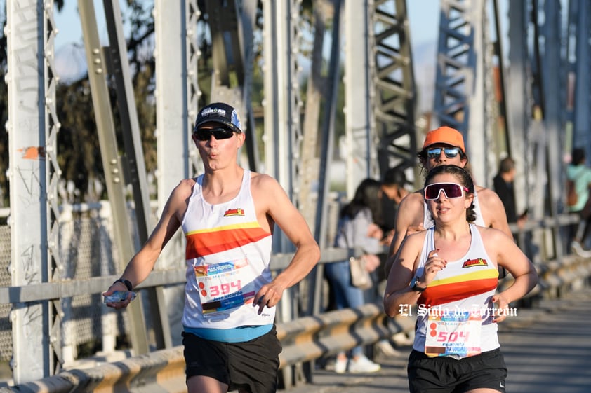 Fotografías del Maratón Lala edición 2022 en el puente plateado que une los estados de Coahuila y Durango