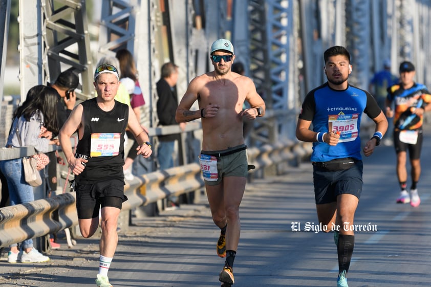 Fotografías del Maratón Lala edición 2022 en el puente plateado que une los estados de Coahuila y Durango