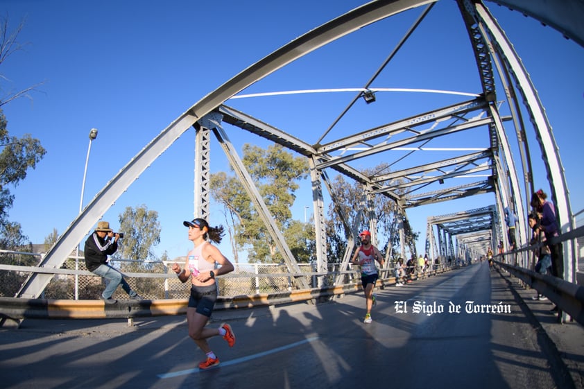 Fotografías del Maratón Lala edición 2022 en el puente plateado que une los estados de Coahuila y Durango