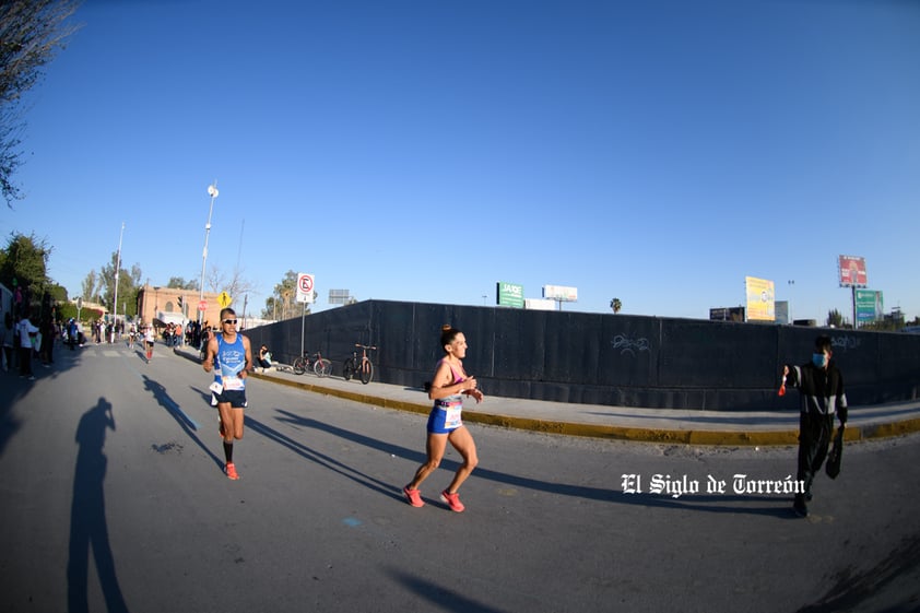 Fotografías del Maratón Lala edición 2022 en el puente plateado que une los estados de Coahuila y Durango