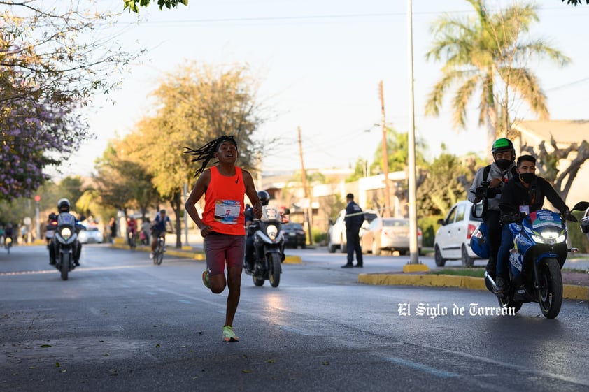 Fotografías del Maratón Lala edición 2022 en el medio maratón, km 21