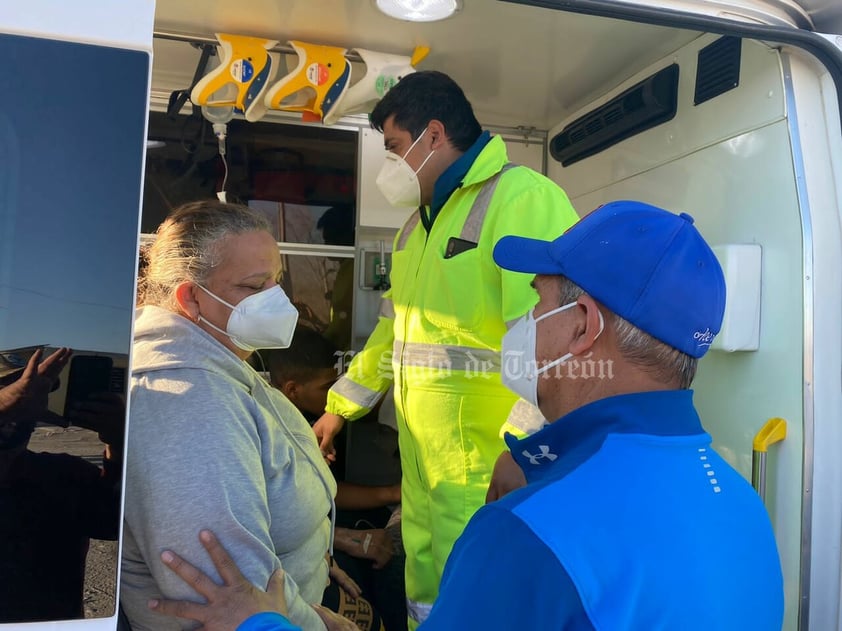 Castaños, Coahuila, 13 de marzo de 2022.- Un total de 82 migrantes fueron rescatados este domingo de una caja de un tráiler abandonada en la carretera federal 57 en el tramo Monclova-Saltillo. 

Esta es la segunda caja seca abandonada con extranjeros en su interior en los últimos 10 días.