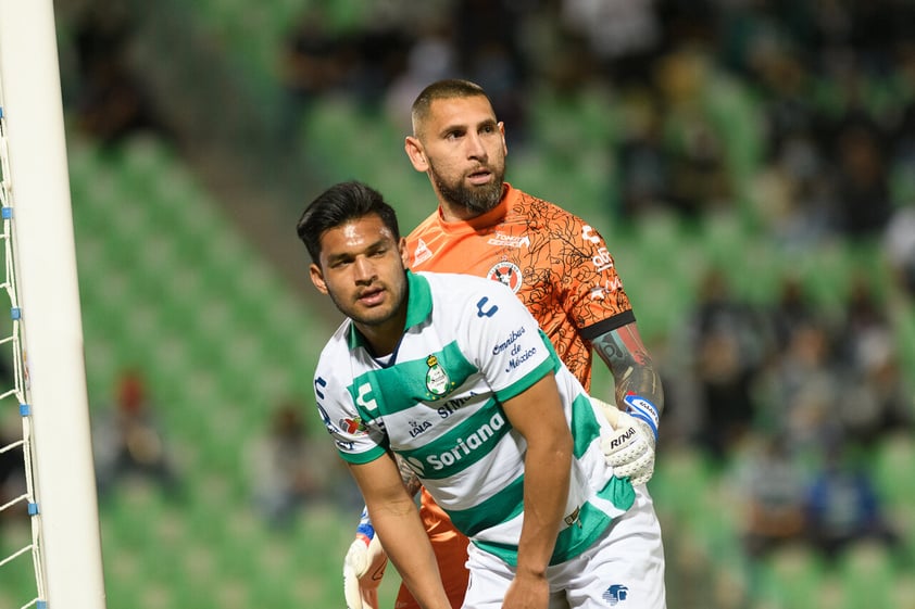 Santos Laguna golea a Xolos y se mete a zona de repesca