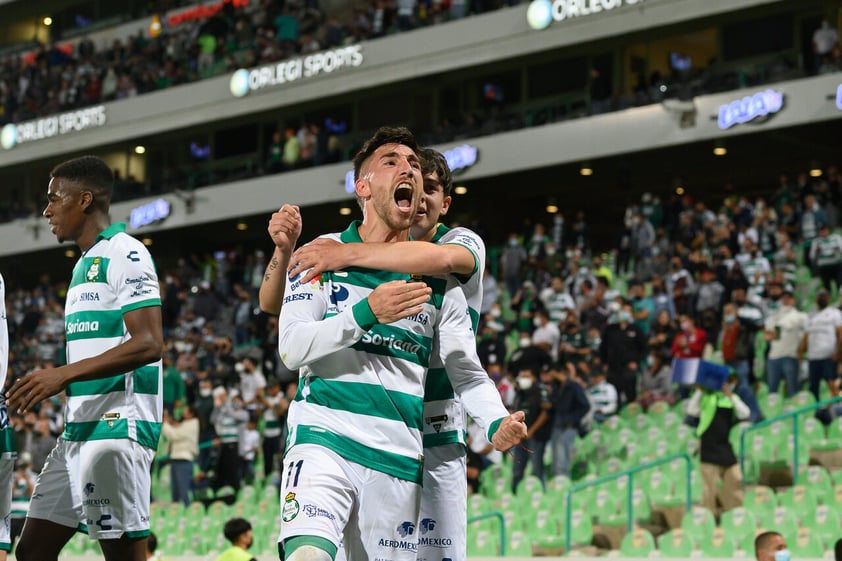 Santos Laguna golea a Xolos y se mete a zona de repesca