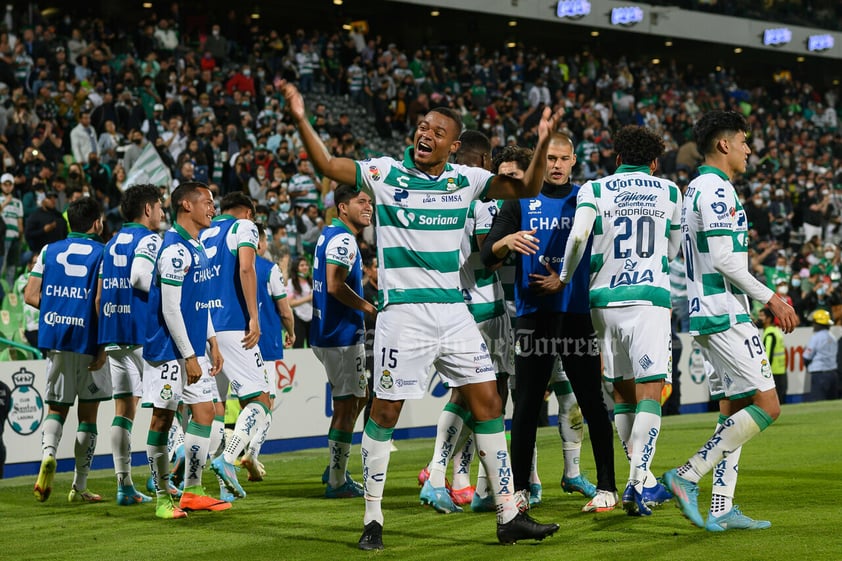 Santos Laguna golea a Xolos y se mete a zona de repesca