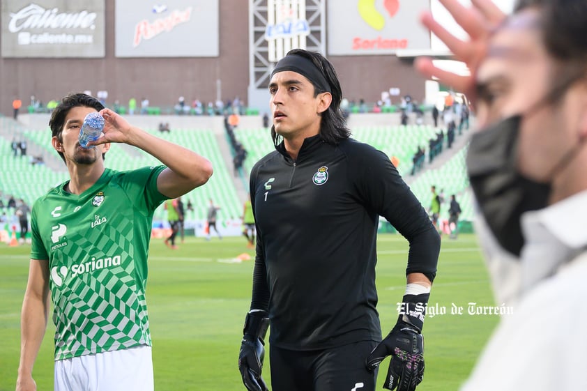 Santos Laguna golea a Xolos y se mete a zona de repesca