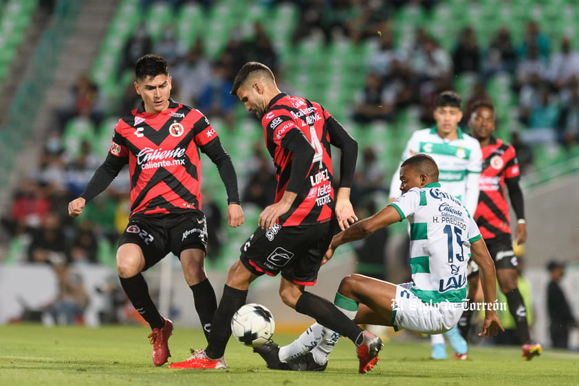 Lisandro Lopez #4, Defensa, Tijuana
Vladimir Loroña #22, Defensa, Tijuana