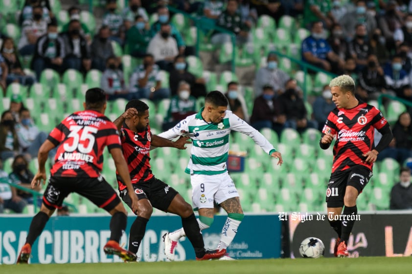 Leonardo Suárez #9, Medio, Santos