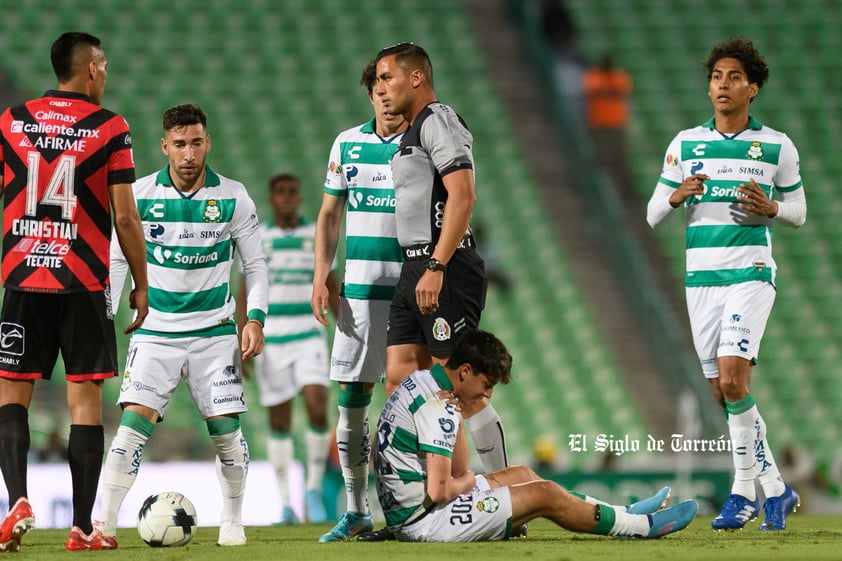 Santos Laguna golea a Xolos y se mete a zona de repesca