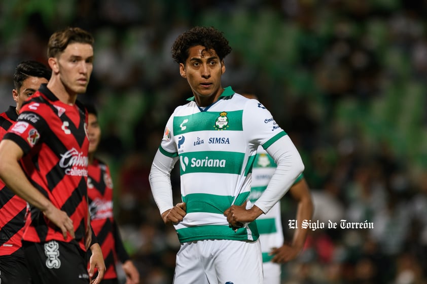 Hugo Rodríguez #20, Defensa, Santos