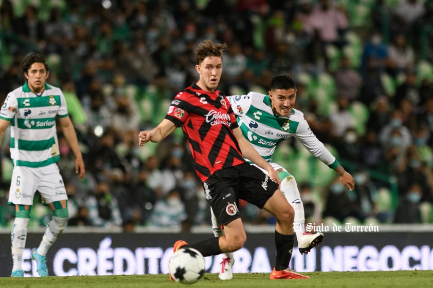 Leonardo Suárez #9, Medio, Santos