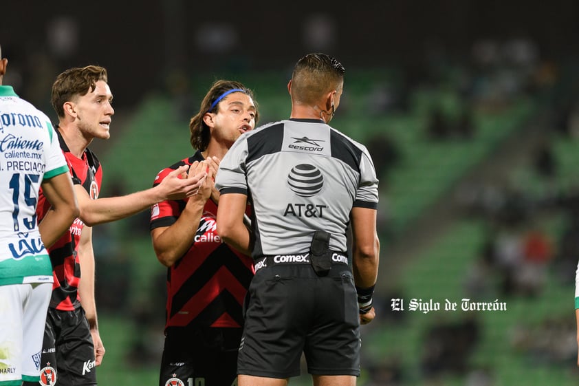 Santos Laguna golea a Xolos y se mete a zona de repesca