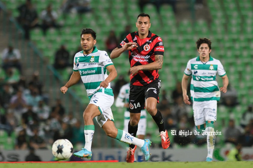 Eduardo Aguirre #19, Delantero, Santos