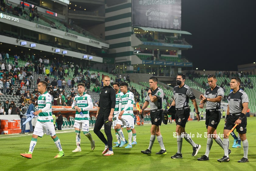 Santos Laguna golea a Xolos y se mete a zona de repesca