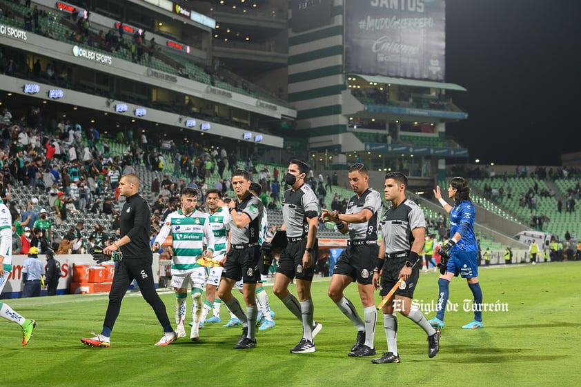 Santos Laguna golea a Xolos y se mete a zona de repesca