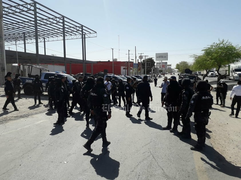 En protesta pedían diálogo con el alcalde de Torreón... Los detienen