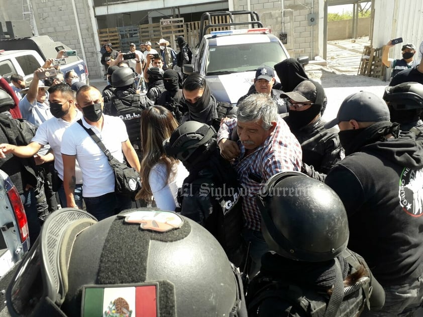 En protesta pedían diálogo con el alcalde de Torreón... Los detienen