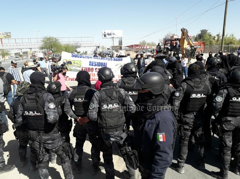 En protesta pedían diálogo con el alcalde de Torreón... Los detienen