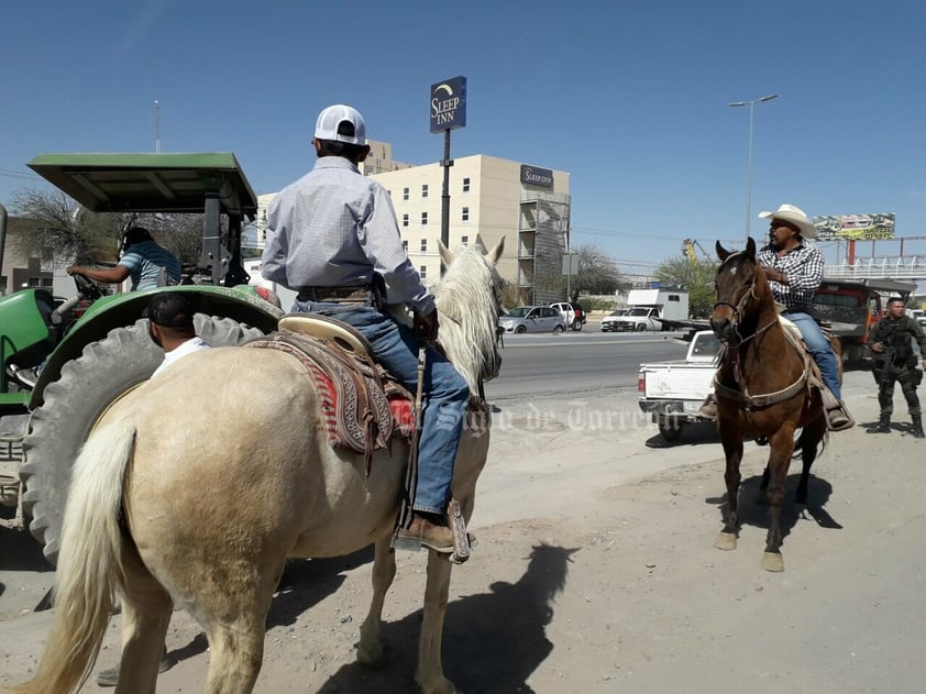 En protesta pedían diálogo con el alcalde de Torreón... Los detienen