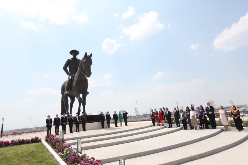 MEX87225. ZUMPANGO (MÉXICO), 21/03/2022.- Vista general durante la develación de una placa en la glorieta del General Felipe Ángeles, hoy durante la inauguración Aeropuerto Internacional Felipe Ángeles (AIFA),en el municipio de Zumpango, en el Estado de México (México). Tras meses trabajando a contrarreloj con el apoyo de los militares, el presidente Andrés Manuel López Obrador inauguró este lunes el polémico Aeropuerto Internacional Felipe Ángeles (AIFA), tras la cancelación del proyecto de su antecesor Enrique Peña Nieto. EFE/Sáshenka Gutiérrez