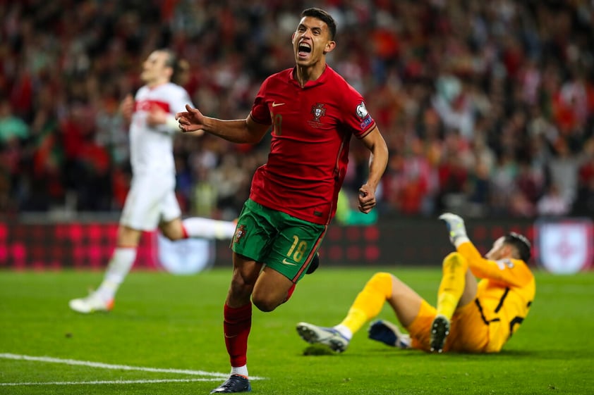 Porto (Portugal), 24/03/2022.- Portugal's Matheus Nunes celebrates after scoring a goal during the FIFA World Cup Qatar 2022 play-off qualifying soccer match between Portugal and Turkey held on Dragao stadium in Porto, Portugal, 24 March 2022. (Mundial de Fútbol, Turquía, Catar) EFE/EPA/JOSE COELHO