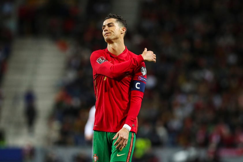 Porto (Portugal), 24/03/2022.- Portugal's Cristiano Ronaldo reacts during the FIFA World Cup Qatar 2022 play-off qualifying soccer match between Portugal and Turkey held on Dragao stadium in Porto, Portugal, 24 March 2022. (Mundial de Fútbol, Turquía, Catar) EFE/EPA/JOSE COELHO