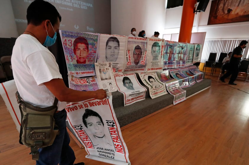 Familiares de los 43 estudiantes de Ayotzinapa reclaman a gobierno tras informe del GIEI