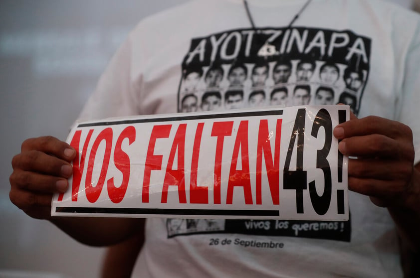 Familiares de los 43 estudiantes de Ayotzinapa reclaman a gobierno tras informe del GIEI