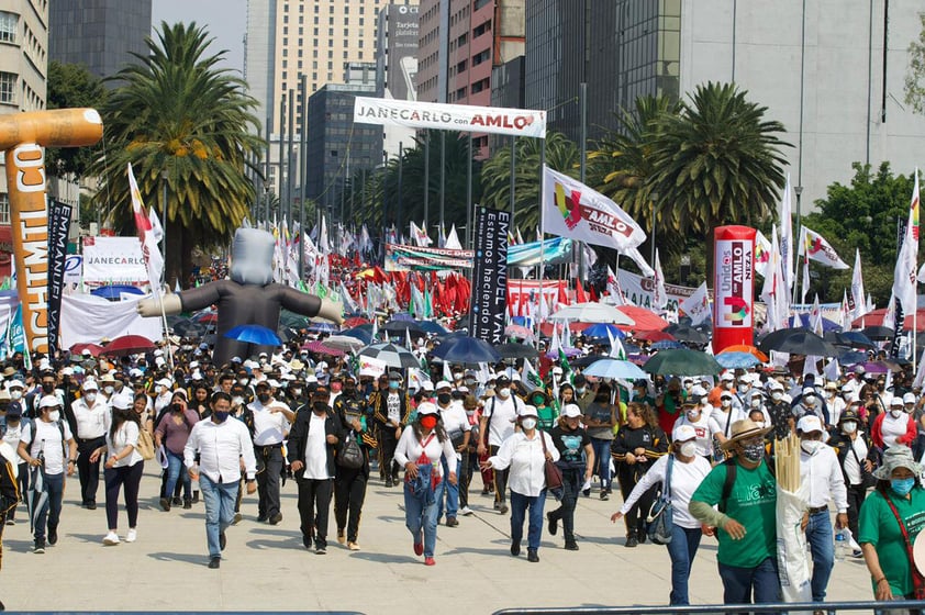 EUM20220406POL05.JPG 
CIUDAD DE MÉXICO. Protest/Protesta-Reforma Eléctrica.- 6 de abril de 2022. Aspectos del mitin en el Monumento a la Revolución en apoyo a la reforma eléctrica propuesta por el presidente Andrés Manuel López Obrador. Foto: Agencia EL UNIVERSAL/Germán Espinosa/EELG