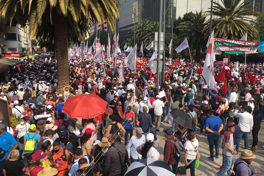 EUM20220406POL12.JPG 
CIUDAD DE MÉXICO. Protest/Protesta-Reforma Eléctrica.- 6 de abril de 2022. Aspectos del mitin en el Monumento a la Revolución en apoyo a la reforma eléctrica propuesta por el presidente Andrés Manuel López Obrador. Foto: Agencia EL UNIVERSAL/Diego Simón Sánchez/EELG