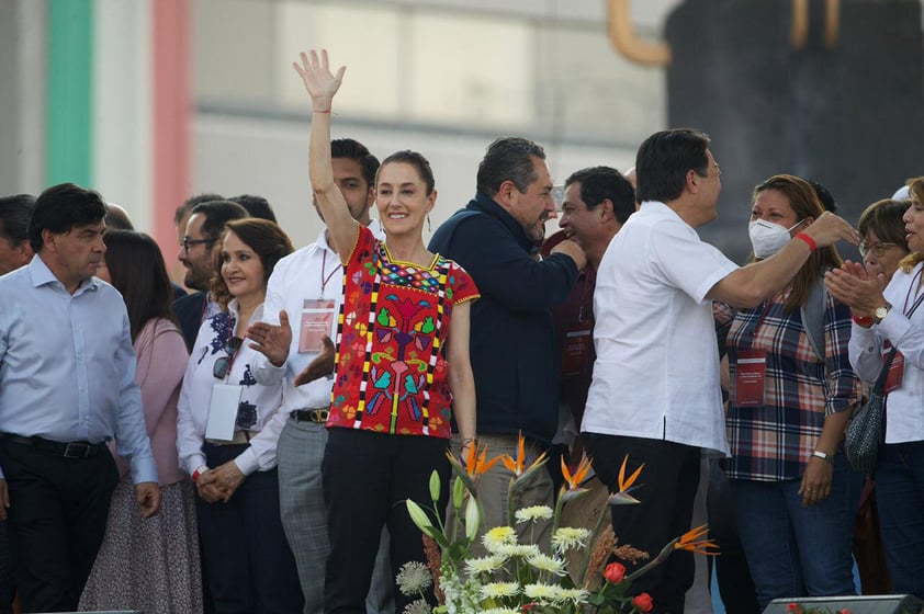 EUM20220406POL14.JPG 
CIUDAD DE MÉXICO. Protest/Protesta-Reforma Eléctrica.- 6 de abril de 2022. Claudia Sheinbaum, jefa de Gobierno de la Ciudad de México, entre otros políticos de Morena, durante el mitin informativo de la Reforma Energética en el Monumento a la Revolución. Foto: Agencia EL UNIVERSAL/Germán Espinosa/EELG