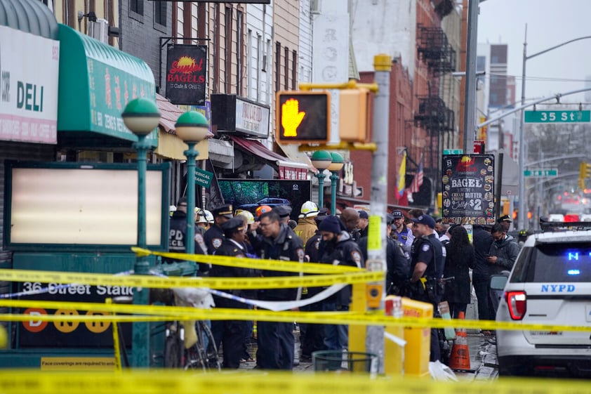 Pánico en Nueva York por tiroteo en estación del Metro en Brooklyn